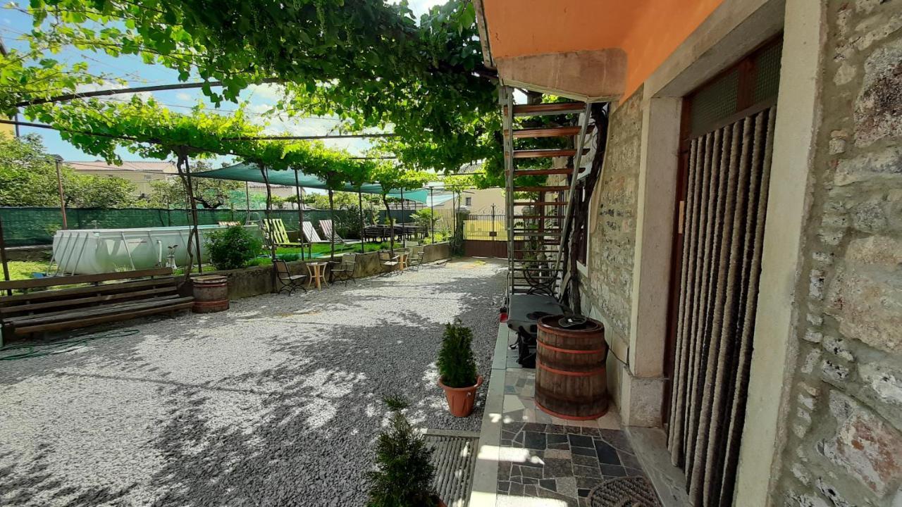 Residence Muzica Bed and Breakfast Komen Exterior foto