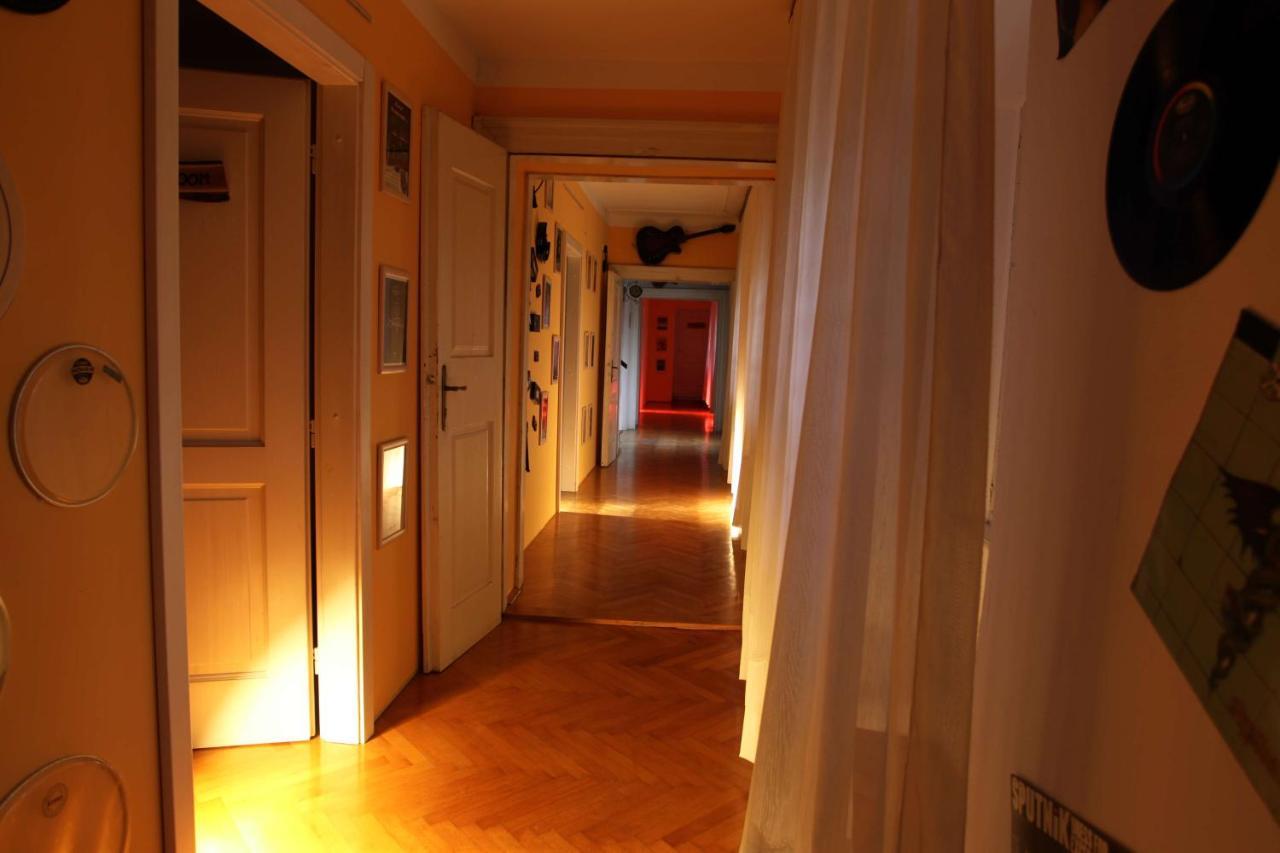 Residence Muzica Bed and Breakfast Komen Exterior foto