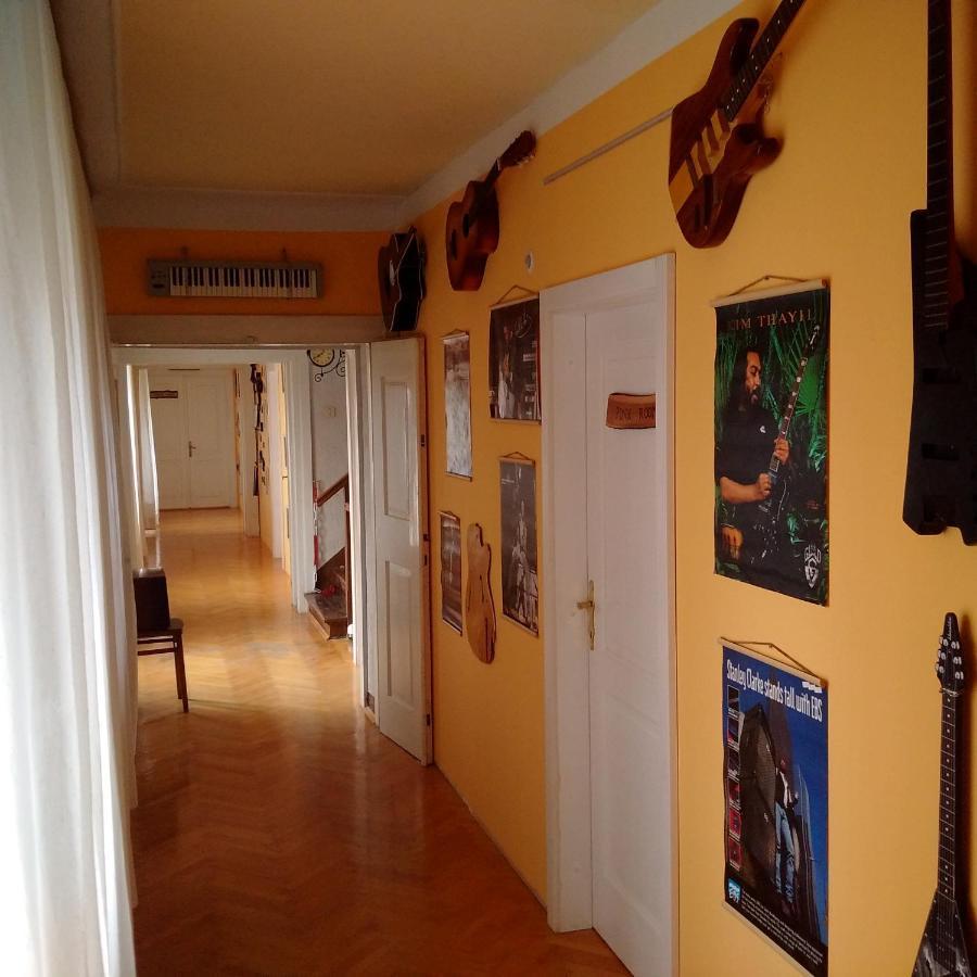 Residence Muzica Bed and Breakfast Komen Exterior foto
