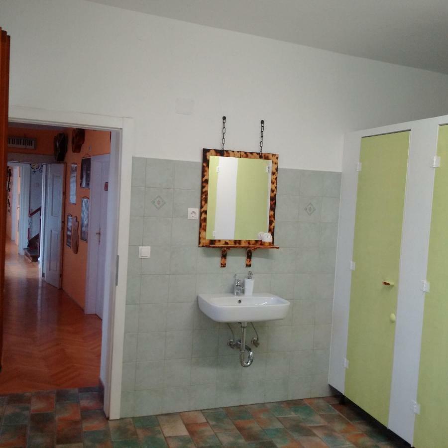 Residence Muzica Bed and Breakfast Komen Exterior foto